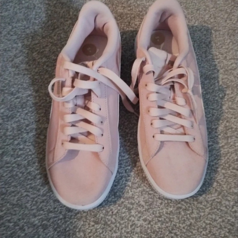 Puma Women's Soft Pink Sneakers